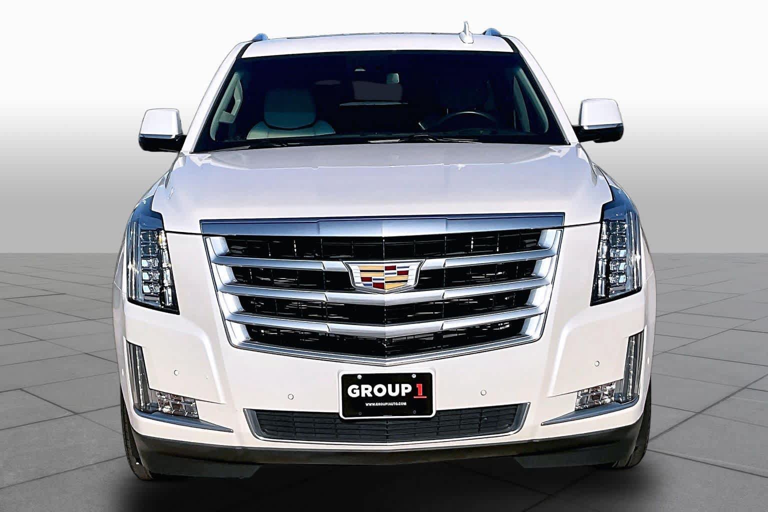 Used 2017 Cadillac Escalade Luxury RWD image 4