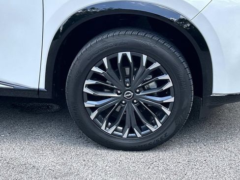 Certified 2025 Nissan Rogue Platinum w/ Platinum Premium Package FWD image 9