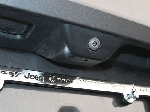 Used 2023 Jeep Grand Cherokee L Laredo image 33