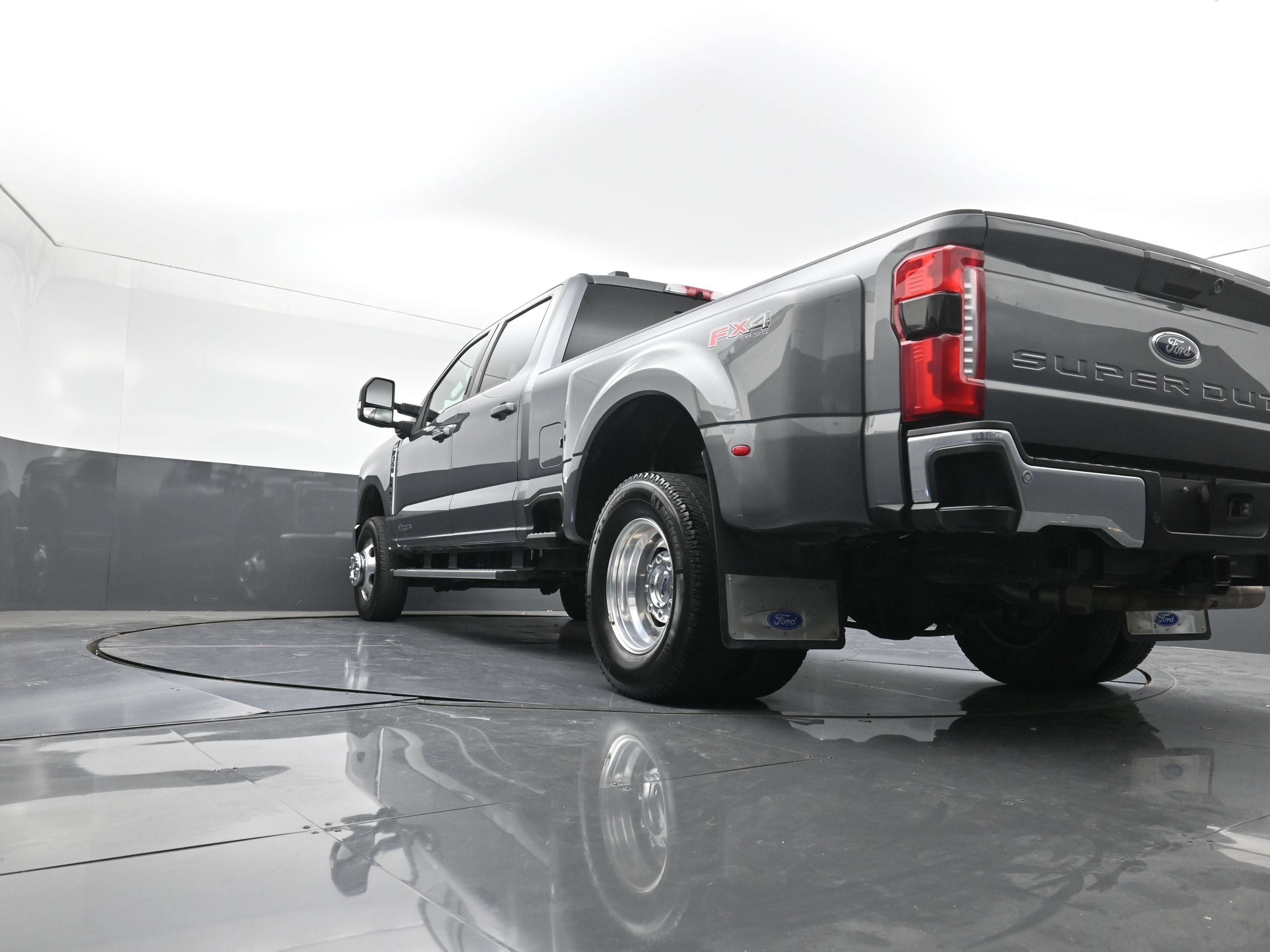 Used 2024 Ford F350 Lariat w/ FX4 Off-Road Package AWD/4WD image 29