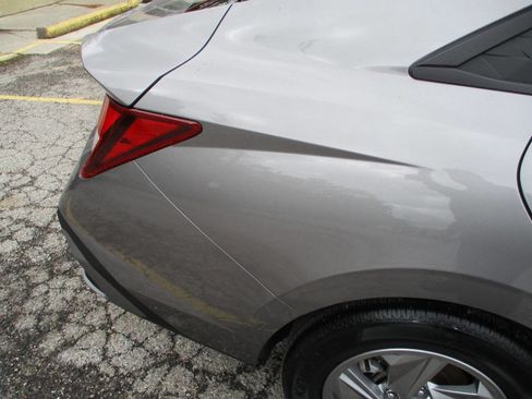 Used 2024 Hyundai Elantra SE FWD image 19