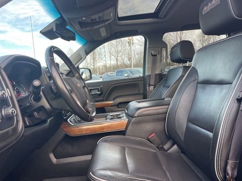 Used 2017 Chevrolet Silverado 1500 High Country image 11