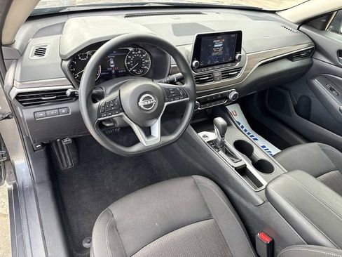 Used 2025 Nissan Altima 2.5 SV image 37