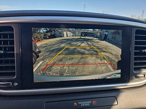 Certified 2022 Kia Sportage LX image 18