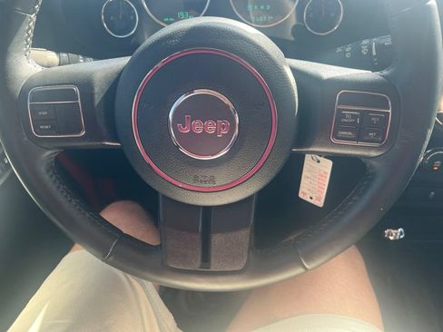 Used 2017 Jeep Wrangler Unlimited Sahara AWD/4WD image 11