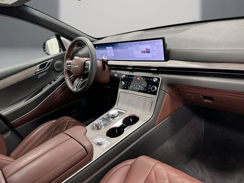 Certified 2025 Genesis GV80 3.5T Prestige AWD/4WD image 16