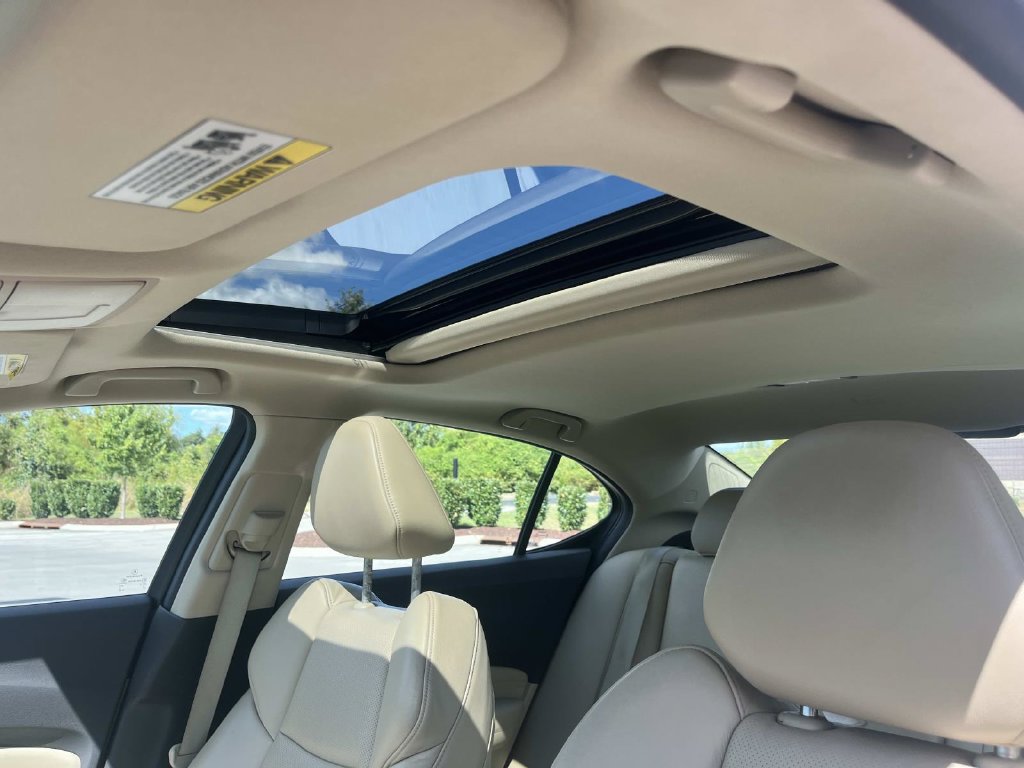 Used 2015 Acura TLX w/ Technology Package FWD image 29
