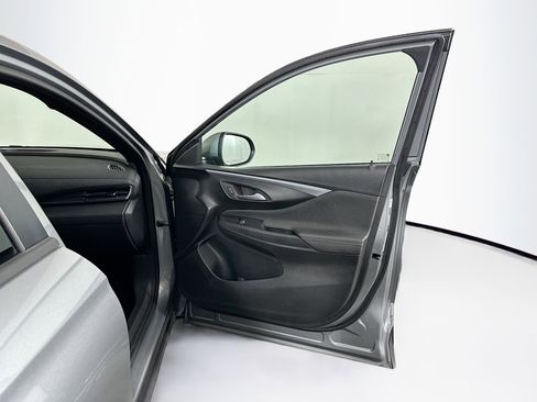 Used 2025 Buick Envista Preferred FWD image 30