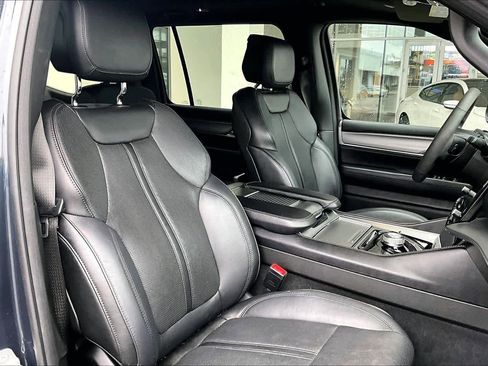 Used 2023 Jeep Wagoneer Series II image 9