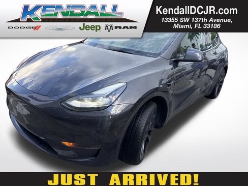 Used 2024 Tesla Model Y 2WD image 1