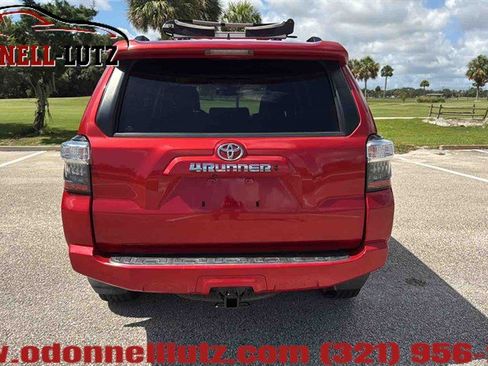 Used 2021 Toyota 4Runner SR5 Premium w/ Moonroof Package RWD image 9