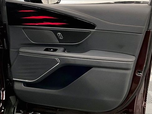 Used 2025 Lincoln Nautilus Premier w/ Jet Appearance Package image 17