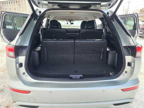 Used 2022 Mitsubishi Outlander SE image 25