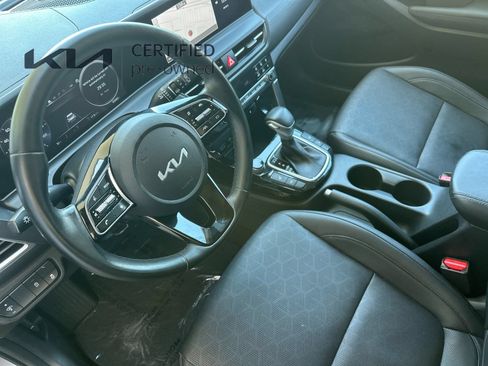 Certified 2024 Kia Seltos EX FWD image 11
