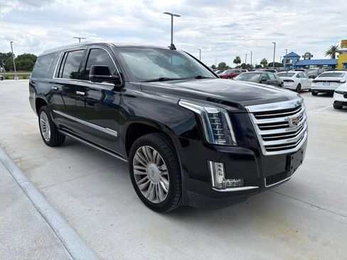 Used 2020 Cadillac Escalade ESV Platinum RWD image 3