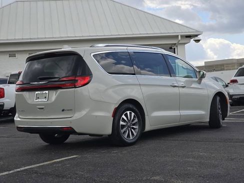 Used 2021 Chrysler Pacifica Touring-L w/ Uconnect Theater Family Group FWD image 20