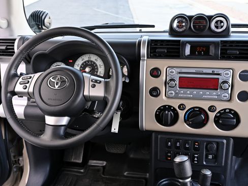 Used 2014 Toyota FJ Cruiser 4WD w/ Upgrade Package image 22