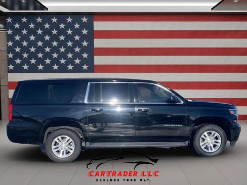 Used 2018 Chevrolet Suburban LT RWD image 2