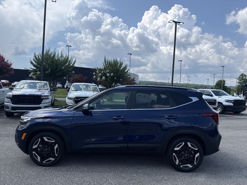 Used 2024 Kia Seltos SX w/ SX Sunroof Package AWD/4WD image 4