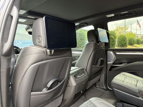 Used 2025 Cadillac Escalade V w/ LPO, ONYX Package AWD/4WD image 46