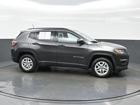 Used 2019 Jeep Compass Sport FWD image 10