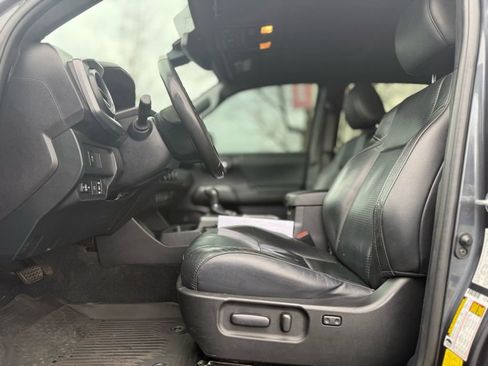 Used 2021 Toyota Tacoma TRD Off-Road w/ TRD Premium Off Road Package image 11