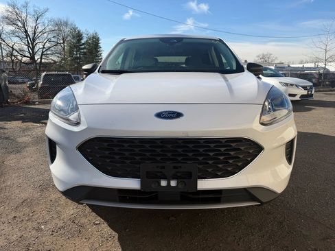 Used 2022 Ford Escape SE image 2