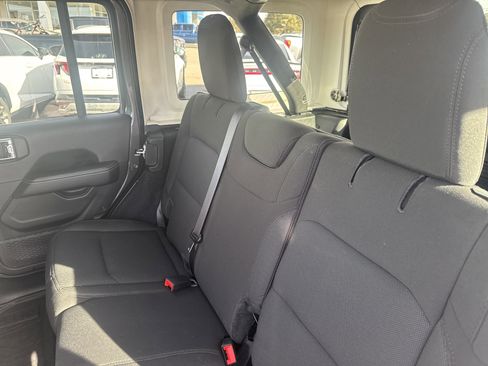 Used 2023 Jeep Wrangler Unlimited Sahara image 12