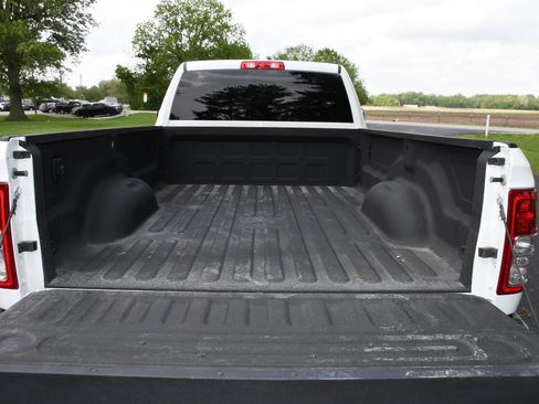 Used 2022 RAM 3500 Tradesman w/ Chrome Appearance Group AWD/4WD image 21