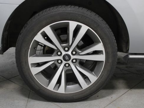 Used 2020 Ford Expedition Limited w/ Equipment Group 302A AWD/4WD image 13