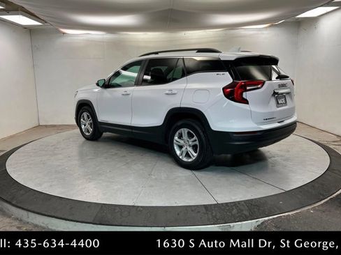 Used 2024 GMC Terrain SLE w/ Driver Convenience Package image 3