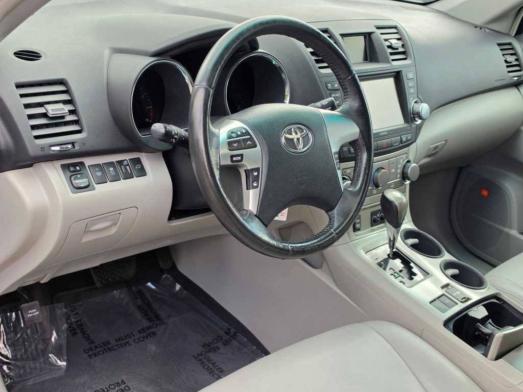 Used 2011 Toyota Highlander SE w/ Tow Pkg FWD image 22