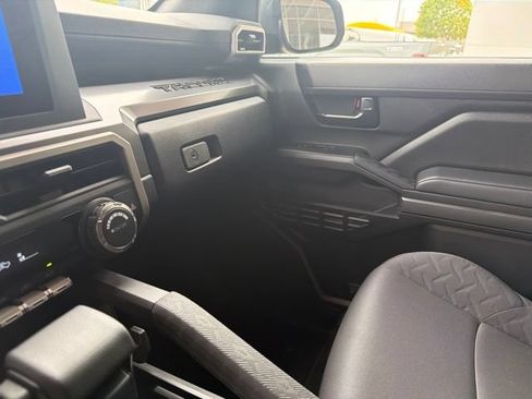Certified 2025 Toyota Tacoma SR5 AWD/4WD image 22