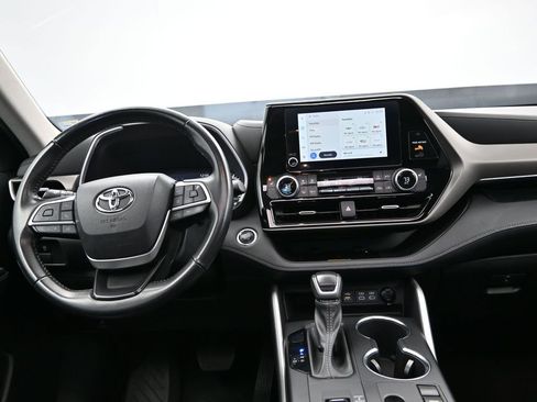 Used 2023 Toyota Highlander XLE image 22