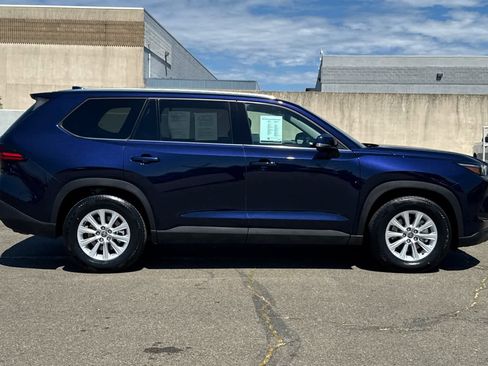 Used 2025 Toyota Grand Highlander FWD image 6