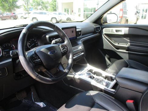 Used 2020 Ford Explorer XLT w/ Equipment Group 202A AWD/4WD image 13