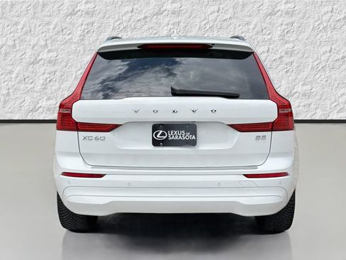 Used 2022 Volvo XC60 B5 Momentum w/ Protection Package Premier FWD image 4