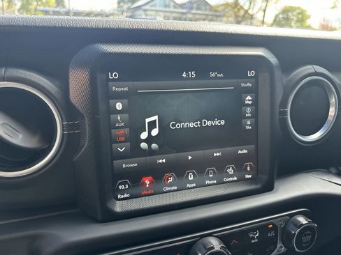 Used 2018 Jeep Wrangler Unlimited Sahara image 11