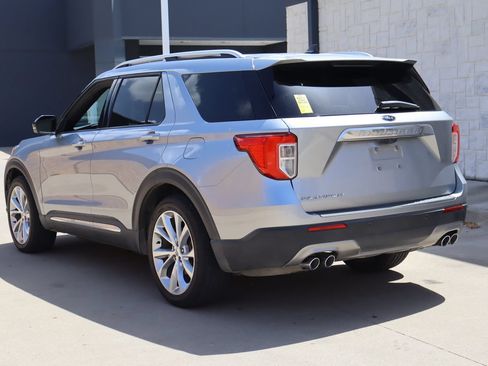 Used 2022 Ford Explorer Platinum w/ Equipment Group 601A RWD image 3