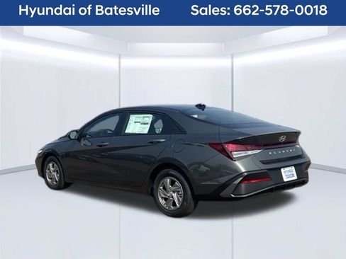 New 2026 Hyundai Elantra SE FWD image 3