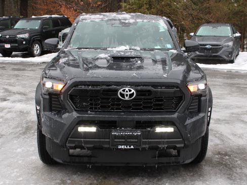 Used 2024 Toyota Tacoma TRD Sport image 2