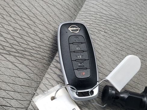 Used 2025 Nissan Rogue SV image 28