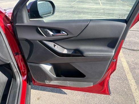 New 2027 Chevrolet Equinox LT w/ LPO, Floor Liner Package FWD image 29