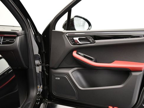 Used 2025 Porsche Macan Turbo image 46