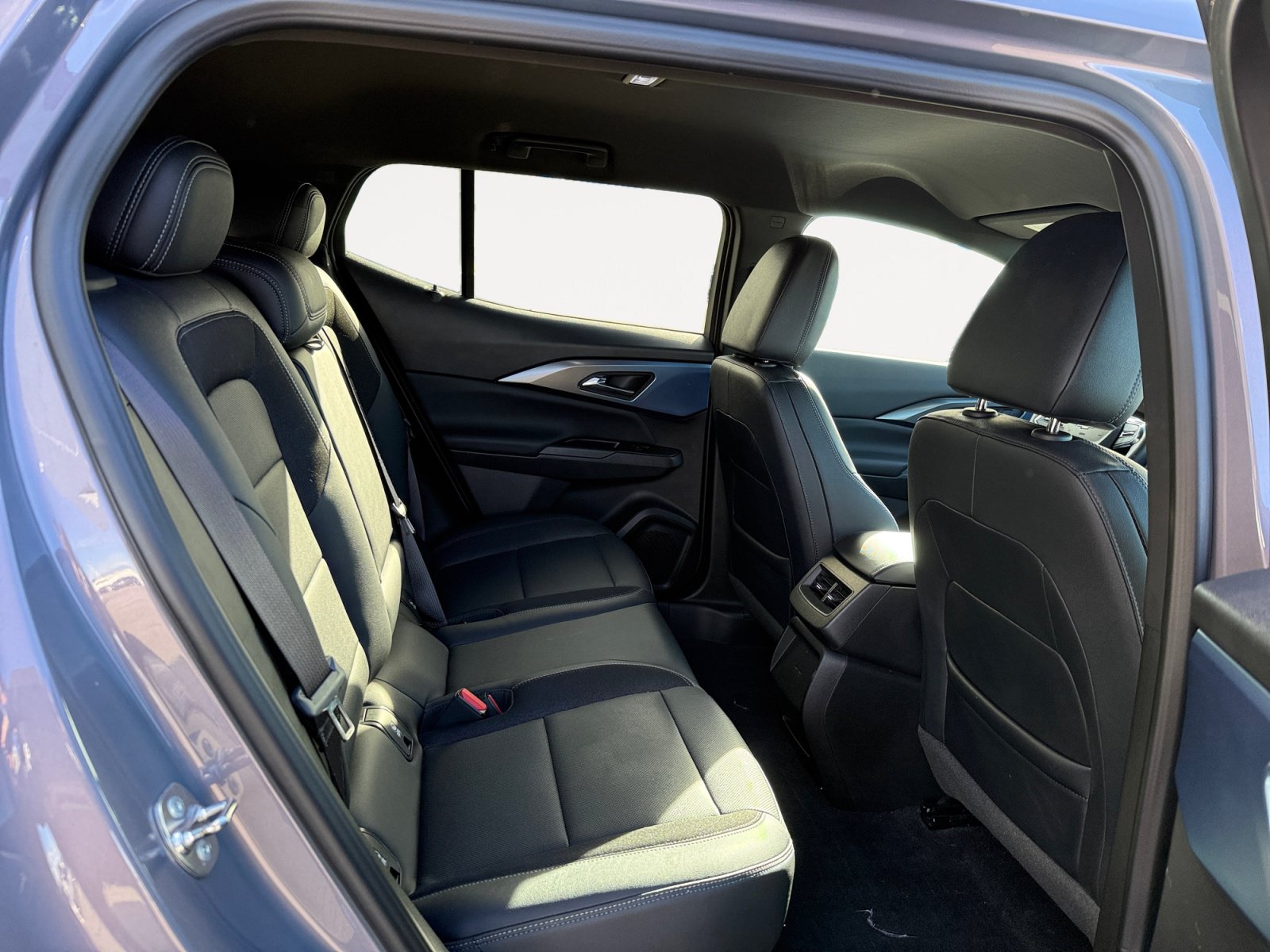Used 2024 Chevrolet Equinox EV LT w/ LPO, Blackout Package FWD image 18