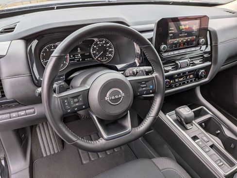 Certified 2025 Nissan Pathfinder SV image 15