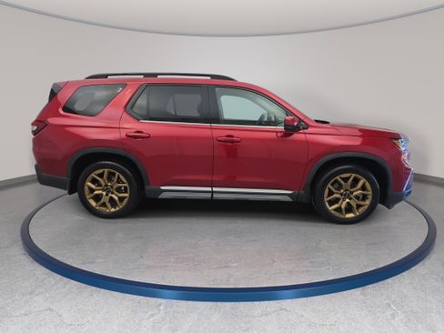 Used 2024 Honda Pilot Touring image 4
