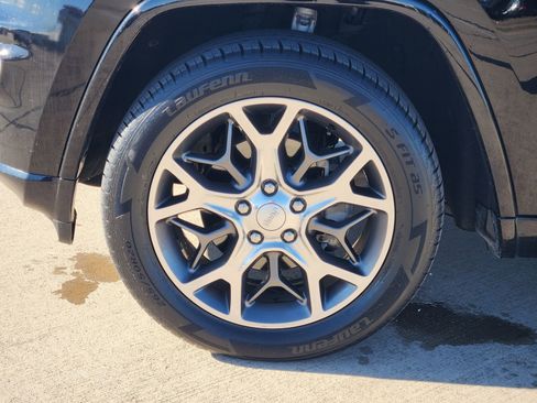 Used 2020 Jeep Grand Cherokee Overland image 11