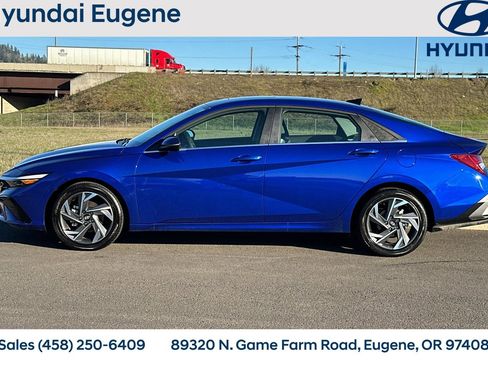 Used 2025 Hyundai Elantra Limited w/ Cargo Package image 7
