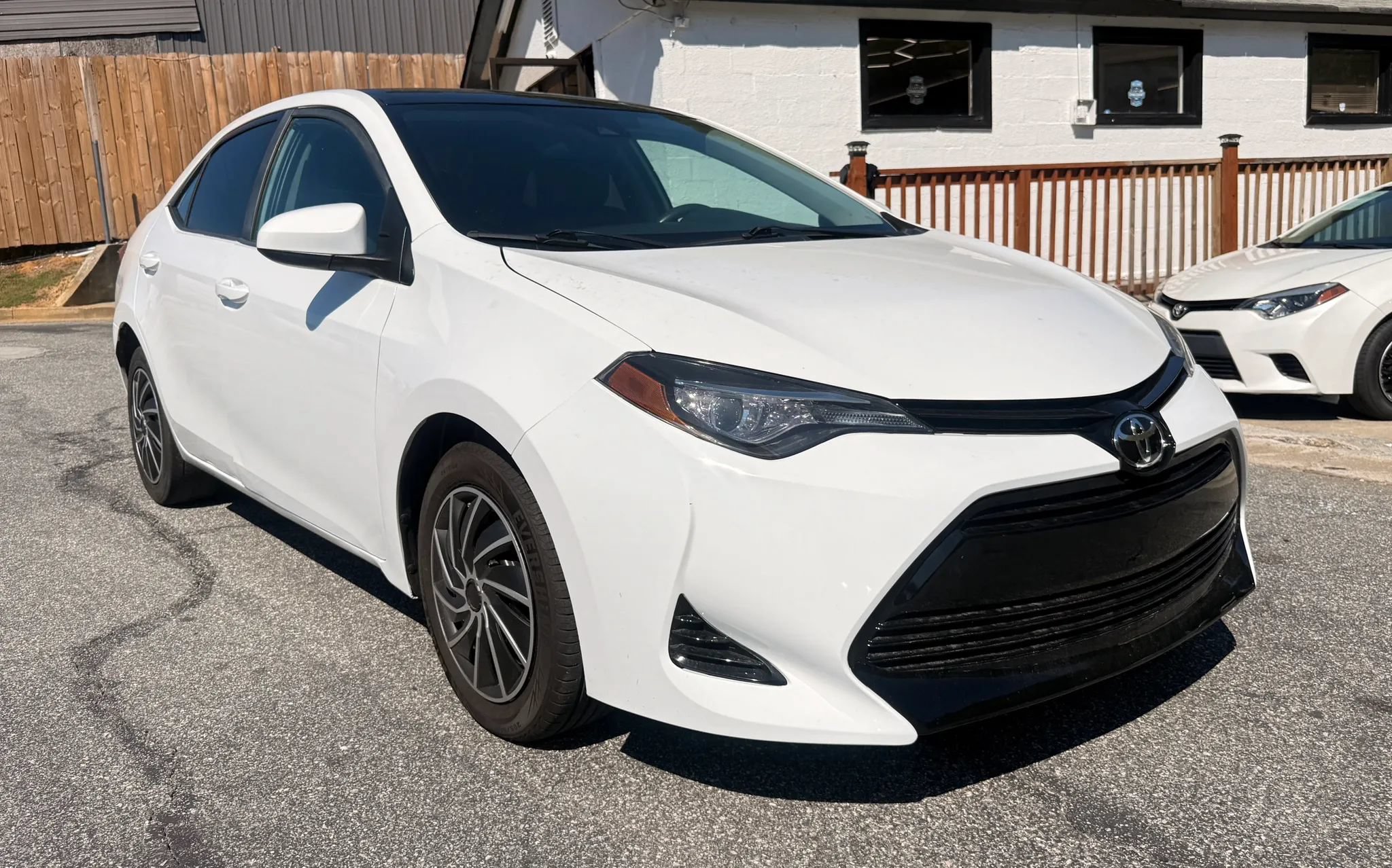 Used 2017 Toyota Corolla LE FWD image 3